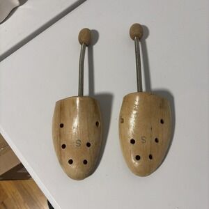 Vintage Wooden Shoe Tree Shaper Pair Wood Metal Spring Beige Unisex Size S 11in